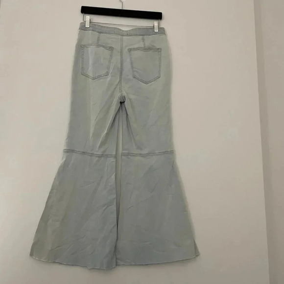 Free People We The Free Youthquake Crop Flare Jeans Bleach Out Size 29 - Picture 2 of 8